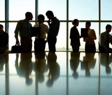 Gli statali guadagnano quasi 2 mila euro in più all’anno rispetto ai dipendenti privati