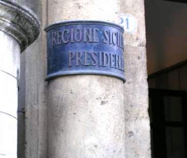 Ferrandelli lascia, Crocetta “attaccato” alla poltrona