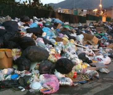Rifiuti, altri dieci mesi di agonia
