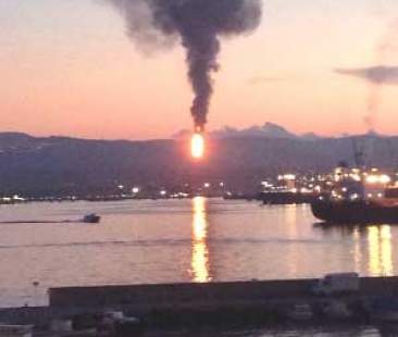Preoccupanti sfiaccolamenti dalla raffineria Esso di Augusta