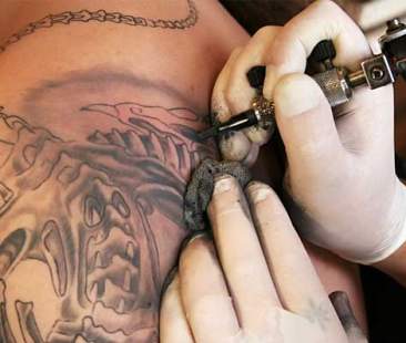 Tatuaggi, pigmenti non conformi vietati dal ministero della Salute