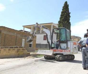 Agrigento – Avviate ieri le prime demolizioni all’interno della Valle dei Templi