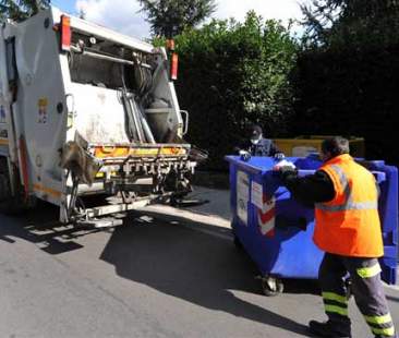 L’ultimo colpo al sistema malato dei rifiuti, esplodono i casi del personale in esubero