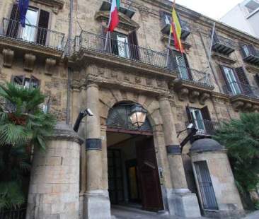 Sicilia in agonia, Crocetta a casa