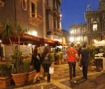 Catania – L’altra faccia della movida, centro storico invaso da vandali