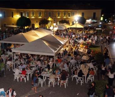 Turismo, ora è amore per le sagre: il 71% degli italiani preferisce le feste di paese Turismo, ora è amore per le sagre: il 71% degli italiani preferisce le feste di paese