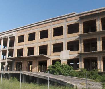 Incompiute, la Sicilia travolge l’Italia