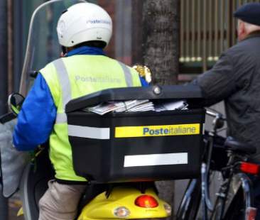 Caccia al posto fisso, Poste italiane assume portalettere ed esperti di marketing