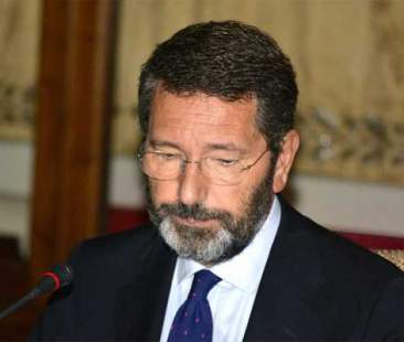 Il Pd sfiducia Marino e lui si dimette