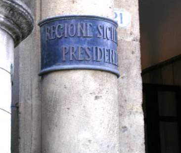 Fondi riservati del presidente della Regione. Il M5S chiede dettaglio spese