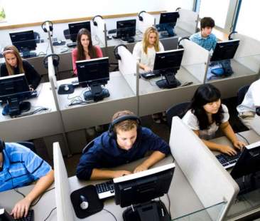 Call center in Sicilia appesi a un filo