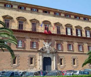 Regione siciliana, casse vuote e liti con lo Stato