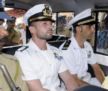 Marò, Latorre in Italia fino al 30 aprile