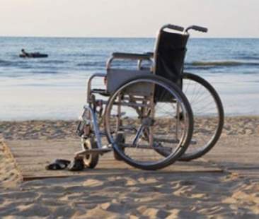 A Catania il mare non è per tutti, le barriere ostacolano l’accesso