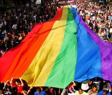 Diritti dei gay, l’Italia torna a dividersi in piazza