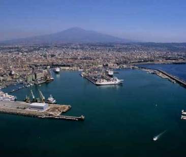 Porti, adesso investimenti e sviluppo