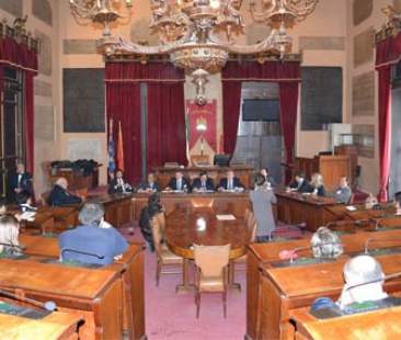 Palermo – Redditi dei consiglieri: 154.000 euro la distanza tra primo e ultimo posto Palermo – Redditi dei consiglieri: 154.000 euro la distanza tra primo e ultimo posto