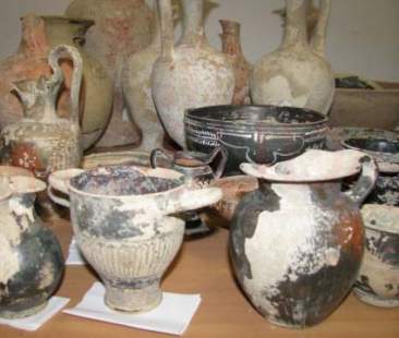 Enna – Reperti “di inestimabile valore” ritrovati dalla Polizia Enna – Reperti “di inestimabile valore” ritrovati dalla Polizia