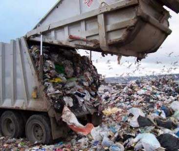 Rifiuti, la Sicilia è ancora ferma all’era pre-industriale