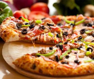 Due pizze su tre servite in Italia fatte con ingredienti esteri Due pizze su tre servite in Italia fatte con ingredienti esteri