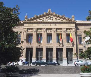 Messina – Comune nel caos, fuoco incrociato su Accorinti