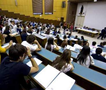 Università in “declino” in Sicilia, un terzo emigra