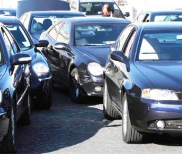 Troppe auto blu nascoste ai siciliani