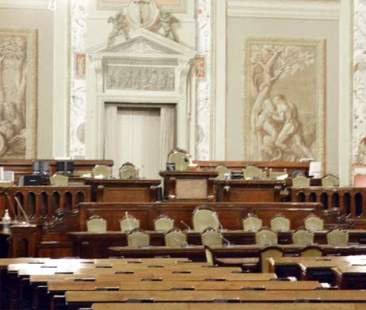 Riforma Statuto autonomo, Aula quasi deserta