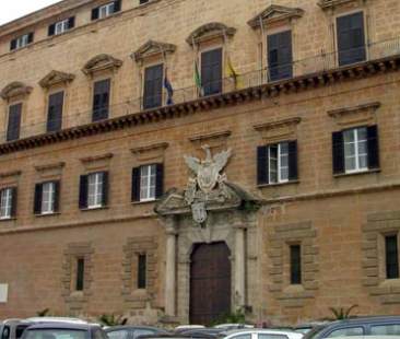 Spese pazze all’Ars, politica nella bufera