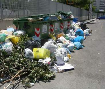 Rifiuti: Roma detta, Palermo scrive