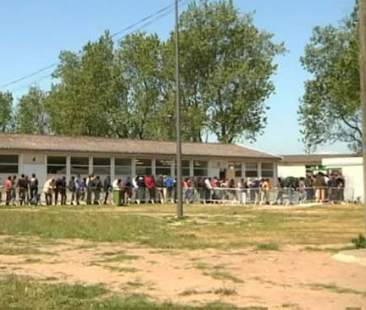 Hotspot nel capannone, i migranti disperati di Pozzallo