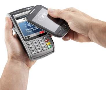 Pagamenti con lo smartphone per un consumatore su due