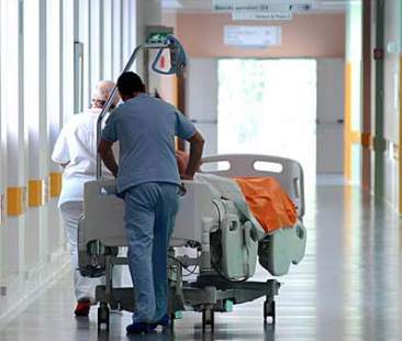 Sanità, liste d’attesa e aumento ticket spingono gli italiani verso i privati