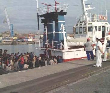 Migranti, Alfano: “No hot spot ad Augusta”