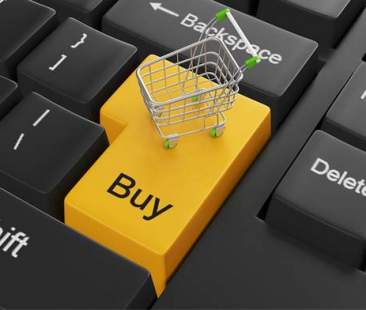 Abbigliamento, per vendere si punta tutto sull’online