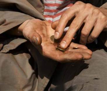 Istat, povertà assoluta: è record dal 2005