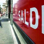 Saldi di fine stagione: -20% di acquisti rispetto a luglio 2014