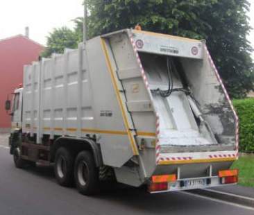 Smaltimento rifiuti: più costi, meno efficacia