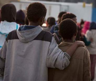 “Una Legge per facilitare adozioni dei migranti minori”