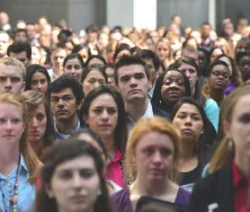 Giovani in casa con i genitori. In Italia sono il 62,5%