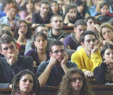 A 4 anni dal diploma in Sicilia lavoro per 1 su 3, al Nord 1 su 2