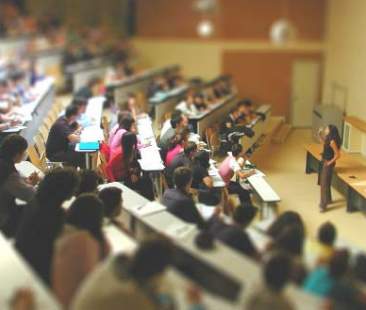 Nella legge di Bilancio 2017 un miliardo in più a scuola, università e ricerca Nella legge di Bilancio 2017 un miliardo in più a scuola, università e ricerca