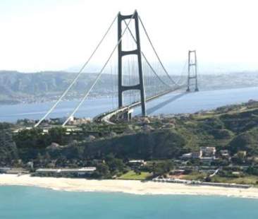 Accerchiato dai signor No Renzi tentenna sul Ponte