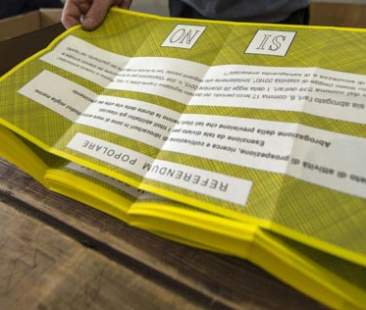 “SI” per cacciare 315 inutili senatori