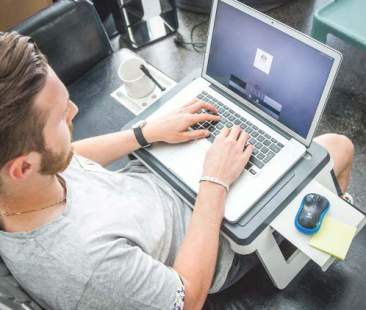 Addio carta, italiani sempre più connessi