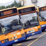 Trasporto pubblico, tra bus vecchi e molte auto