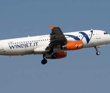 Wind Jet, 17 rinviati a giudizio per bancarotta fraudolenta Wind Jet, 17 rinviati a giudizio per bancarotta fraudolenta