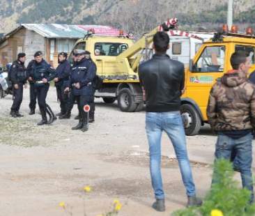 Palermo – Blitz al campo nomadi, il Tribunale boccia l’espulsione di quattro donne