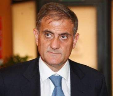 Vitalizi, politici privilegiati lontani dai problemi reali