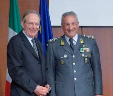 Pa, tra sprechi e truffe danni per oltre 5 miliardi Pa, tra sprechi e truffe danni per oltre 5 miliardi